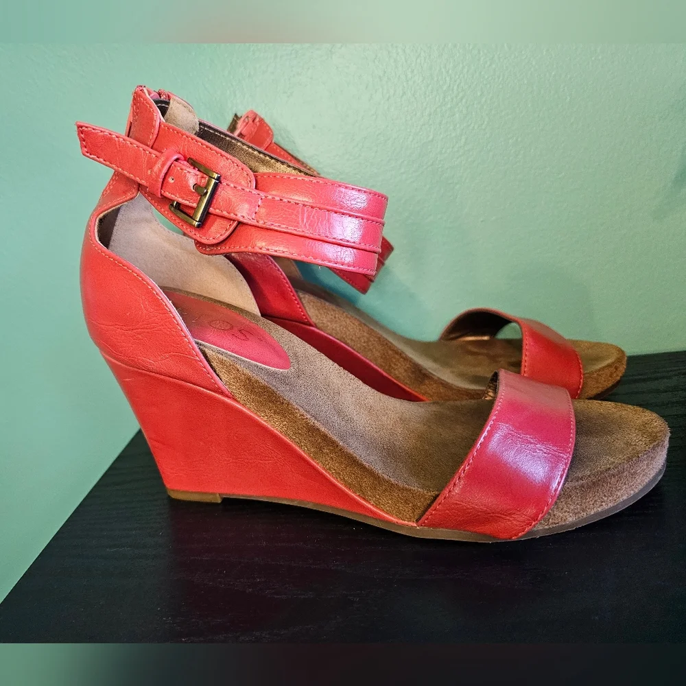 Toetos Pink Faux Leather Wedge Sandals Women's Size 8M